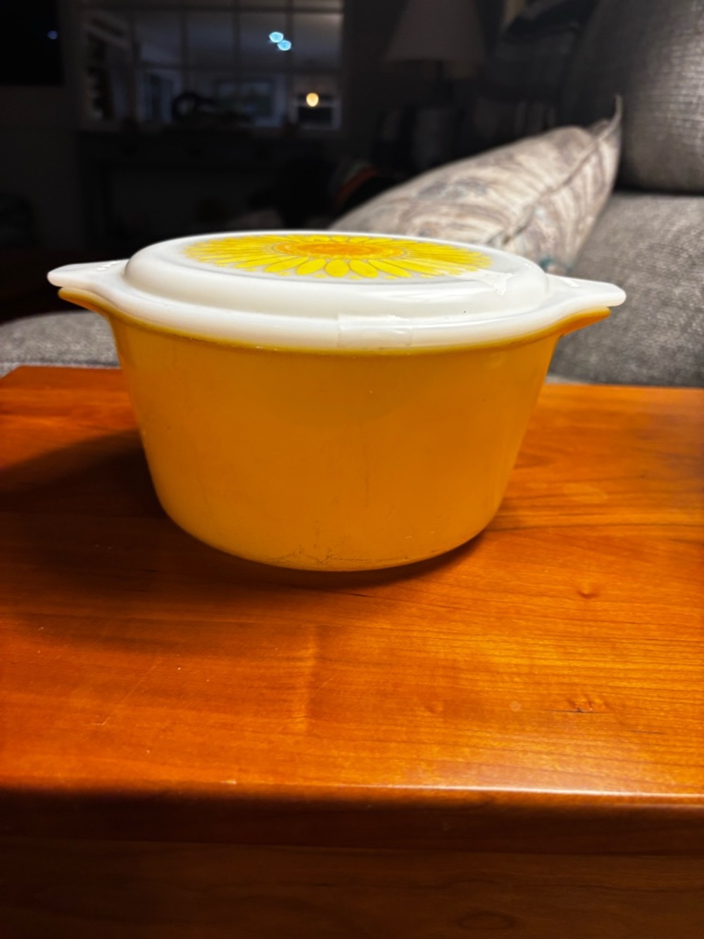 Pyrex Daisy Cinderella Bake and Sore Sunflower White Glass Casserole Dish - Picture 2 of 3